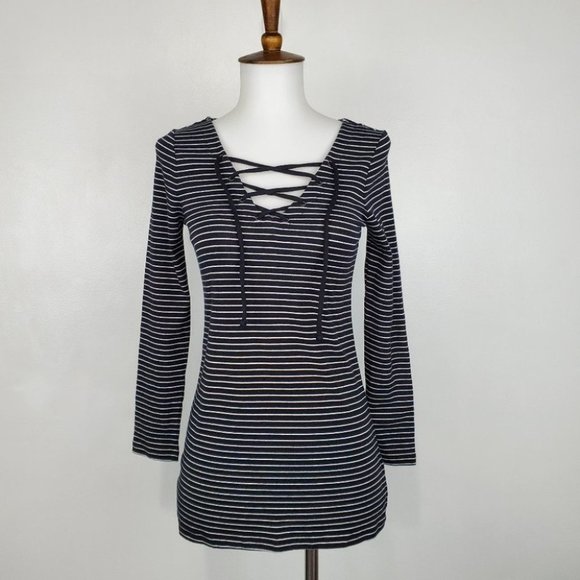 Old Navy Black W/White Stripes Grommet Lace Up V-Neck Knit Top, XS - Picture 1 of 9
